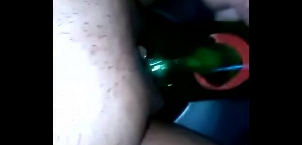 putica de valencia, venezuela se mete botella con lubricante